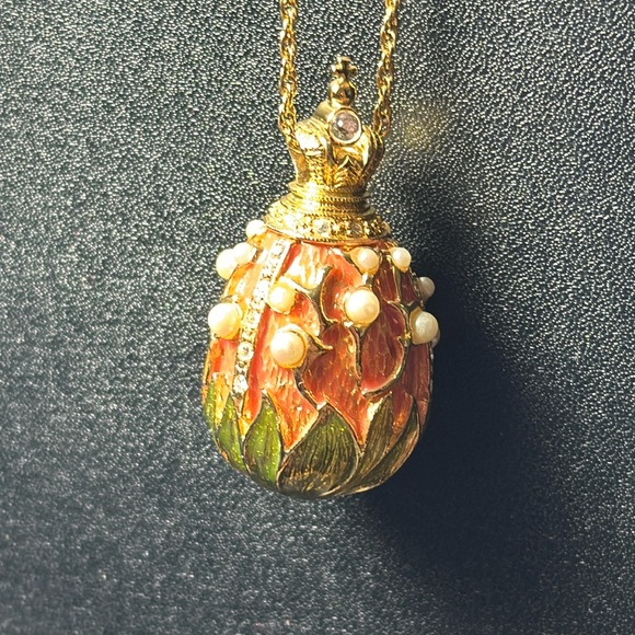 JOAN RIVERS Jumbo Charm Necklace 30” - Picture 1 of 4